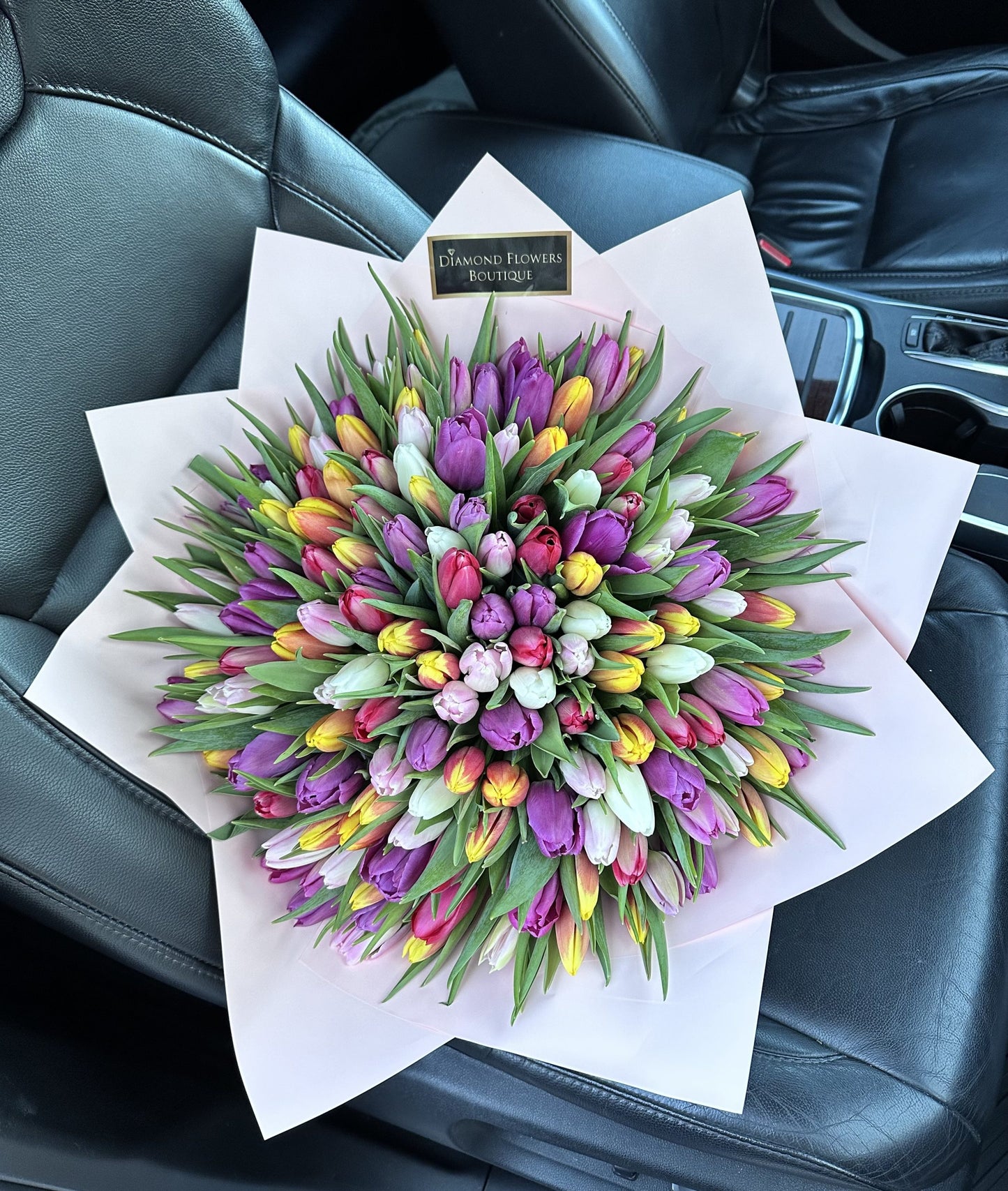 Rainbow in 150 tulips